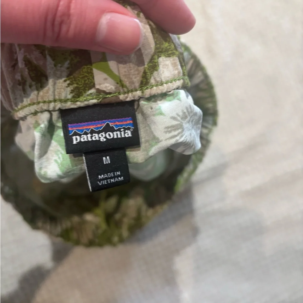 Patagonia Barely Baggies Shorts Medium - Athletic, Athleisure, Spring - Picture 5 of 9